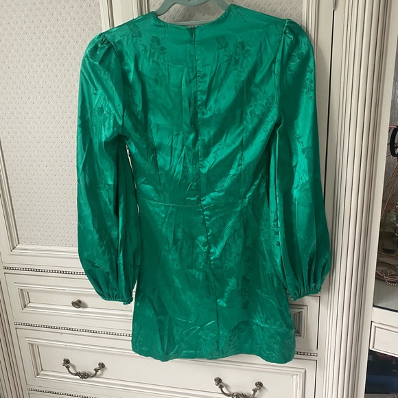 Haya+Lila ISABELLE GREEN VOLUMINOUS SLEEVE DRESS - Picture 9 of 9